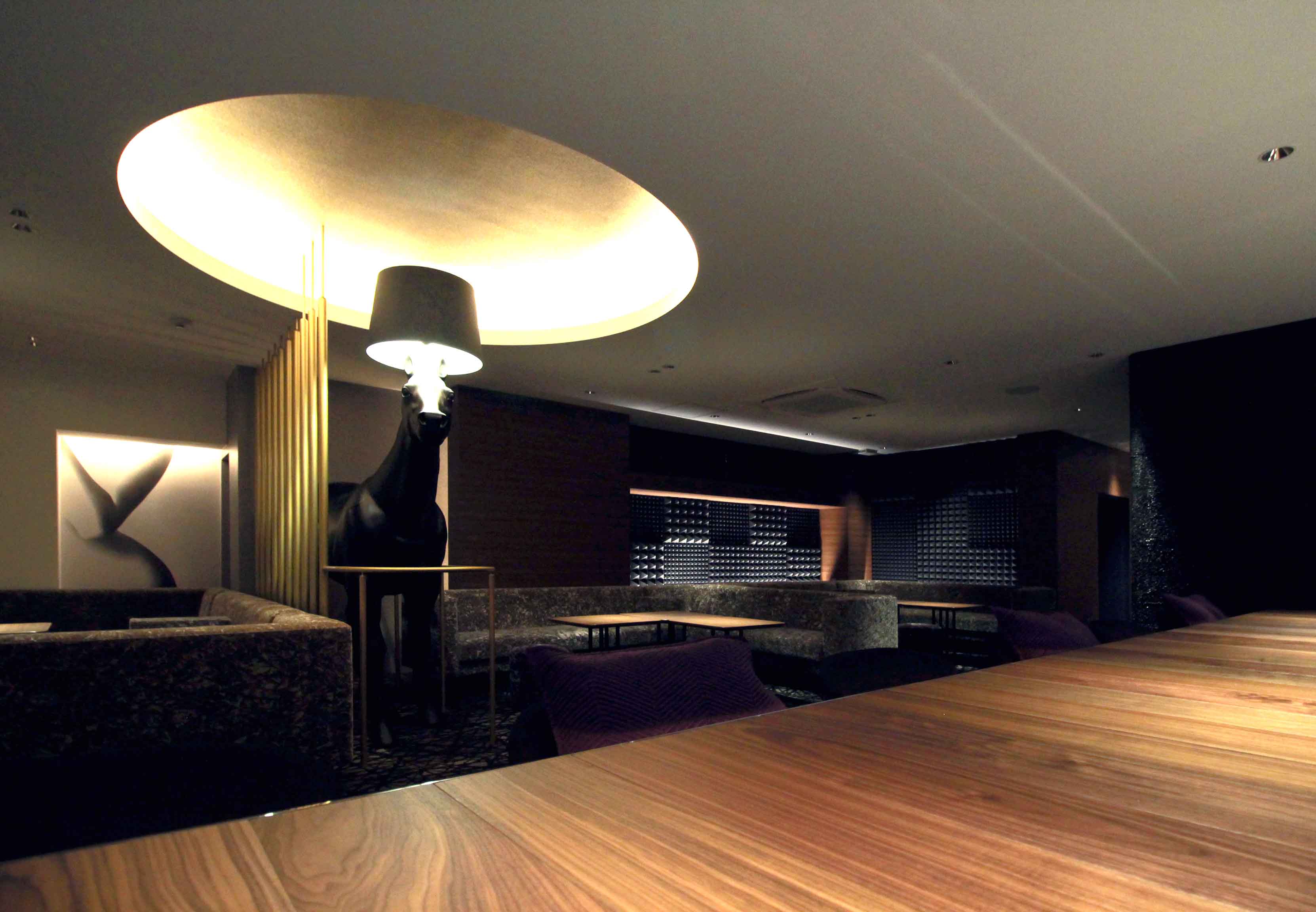 The Bar hana 店内2horse
